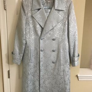 Ladies suit the skirt is32 1/2 inches long